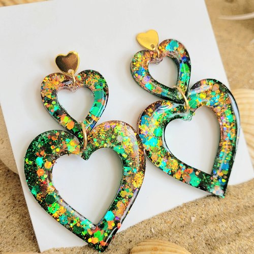 Boucles d oreille pendante resine et paillettes forme  coeurs