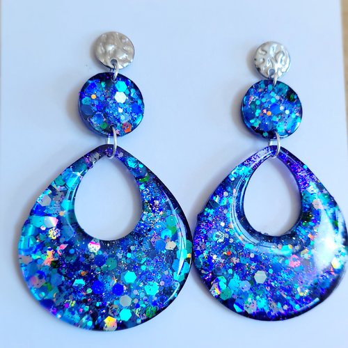 Boucles goutte évidée bleues
