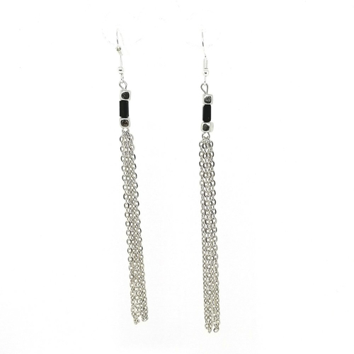 Boucles d'oreilles pendantes argentées et noires - chaînes et perles