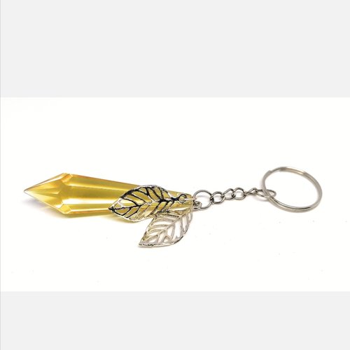 Porte clé prisme en verre jaune et breloque feuille