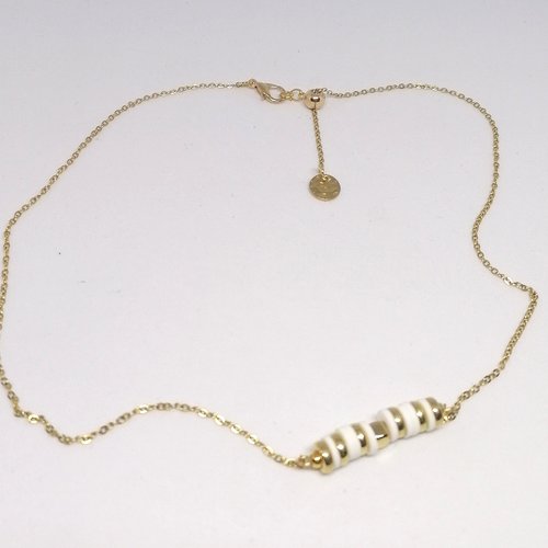 Collier doré fin- perles d'argile et métal réglable
