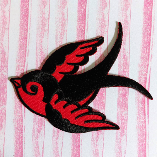Patch ecusson thermocollant hirondelle rouge rockabilly pin up