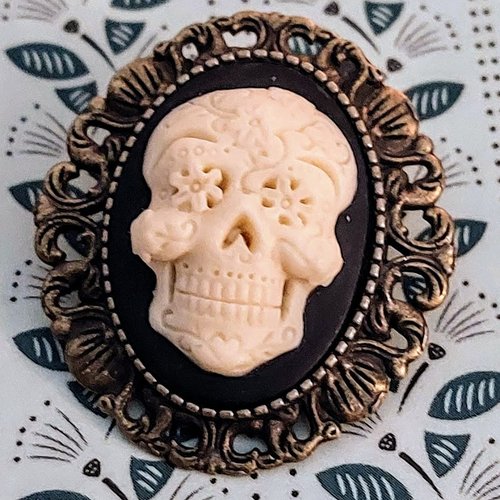 Broche gothique skull camée tete de mort halloween