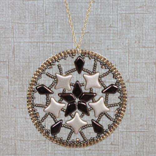 Collier rosace avec perles star bead, kite bead, miyuki et plaqué or