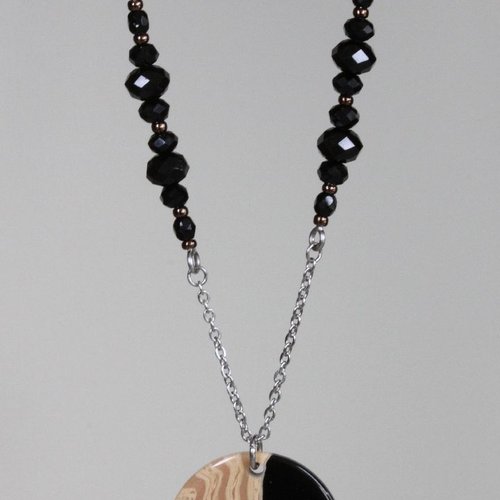 Collier avec pendentif en résine imitation bois, perles en cristal autrichien, rocailles miyuki et acier inoxydable