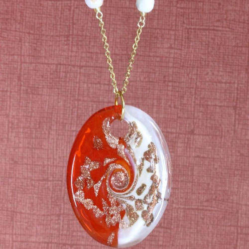 Collier avec pendentif en verre de murano, perles en cristal autrichien et plaqué or