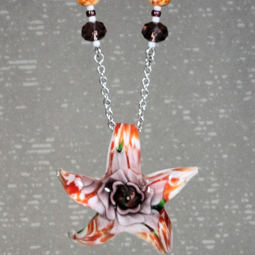 Collier avec pendentif étoile en verre de murano, perles en cristal autrichien, miyuki et acier inoxydable