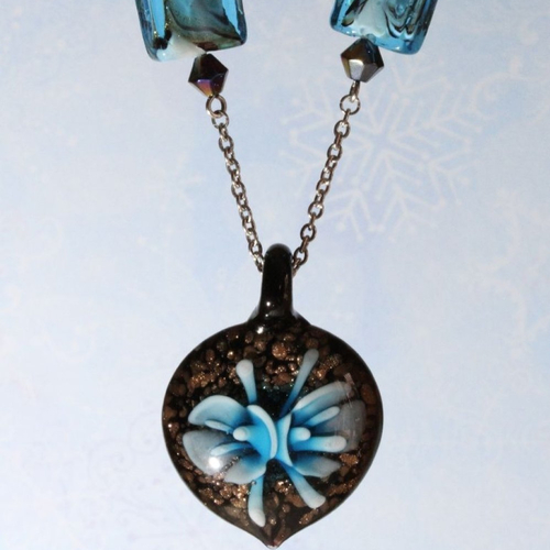 Collier avec pendentif en verre de murano, perles en verre et acier inoxydable