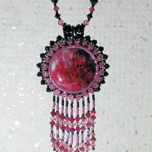 Collier avec pendentif en verre, perles en cristal autrichien et acier inoxydable