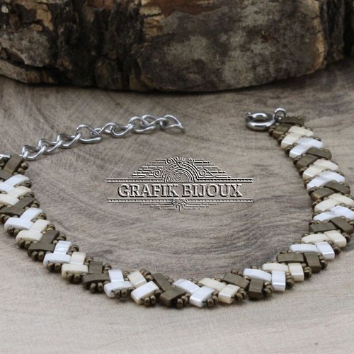 Bracelet avec perles half-tila, rocailles miyuki et acier inoxydable