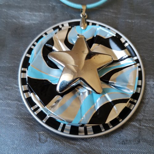 Pendentif à etoile en metal sur capsule nespresso multicolore bleu