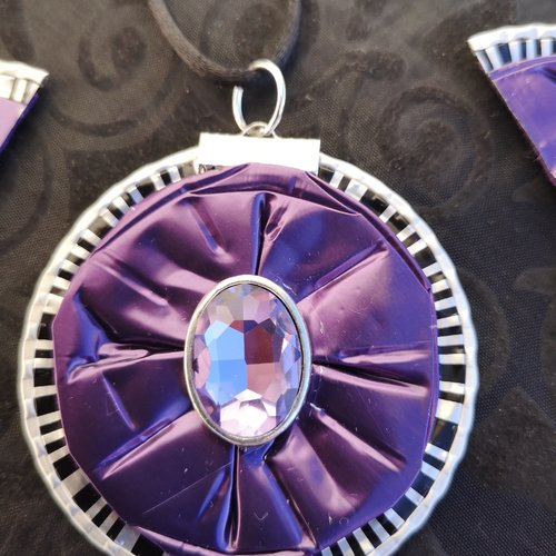 Pendentif à cabochon mauve  capsule nespresso violette