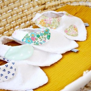 Personnalisé Premier Noël bavoir bébé logo brodé sur Cadeau Souvenir Ajouter tout nom