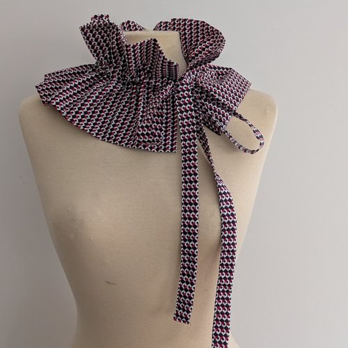 Col amovble à nouer