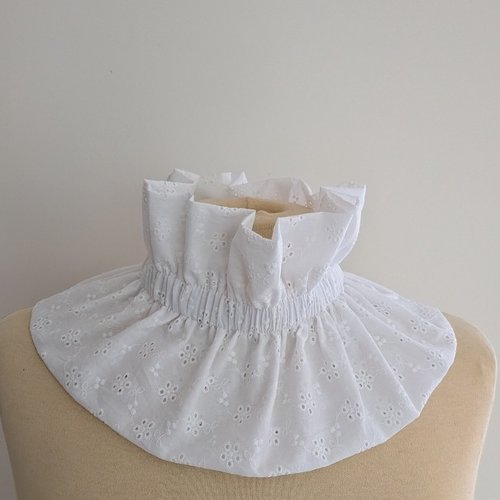 Col amovible froncé