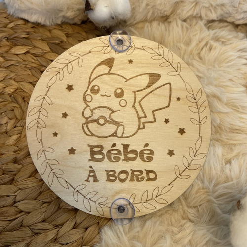 Bébé pikachu à bord plaque en bois / bébé à bord pikachu