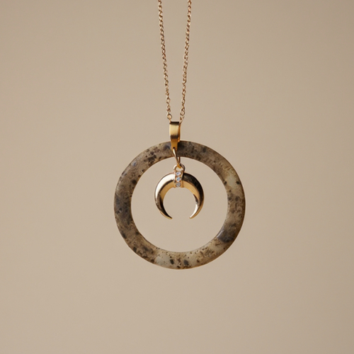 Collier selene haloona – bijou béton résine & acier inoxydable inspiré par le cycle lunaire