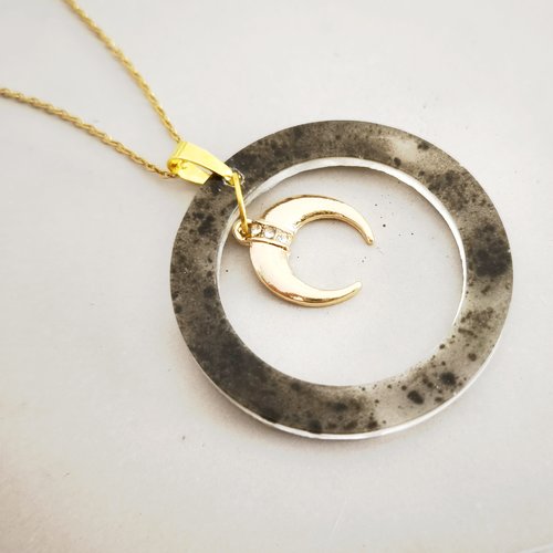 Collier selene haloona – bijou béton résine & acier inoxydable inspiré par le cycle lunaire