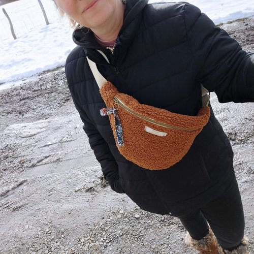 Sac banane en moumoute terracotta