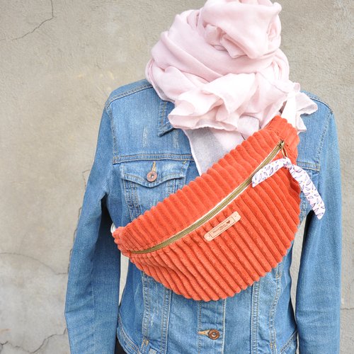 Sac banane en velours terracotta
