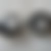 Paire de boucles d'oreilles ovales noires et blanches (perle oeil de chat)