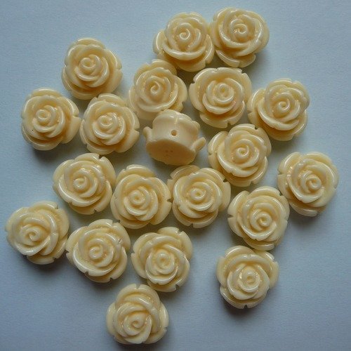 10 cabochons troues fleurs roses blanches , diametre 1,5 cm,  en resine couleur rouge
