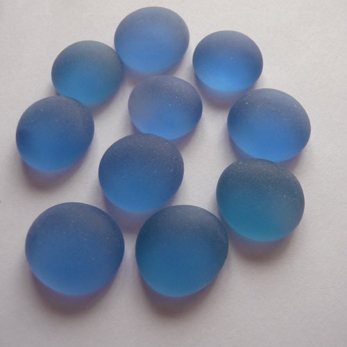 10 cabochons fond plat, couleur bleue aspect givre