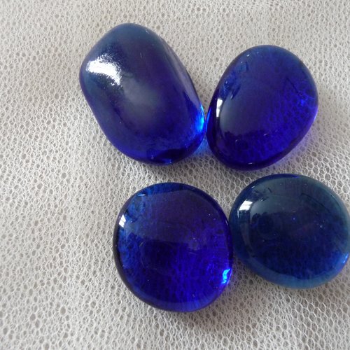 4 gros cabochons en verre, fond plat, couleur bleue