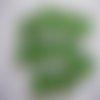 10 cabochons en verre, fond plat, couleur verte aspect givre