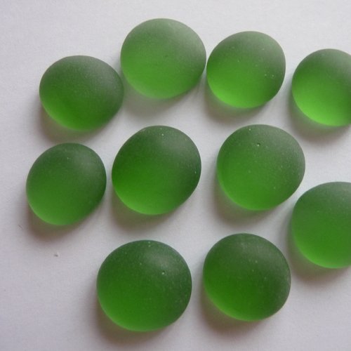 10 cabochons en verre, fond plat, couleur verte aspect givre