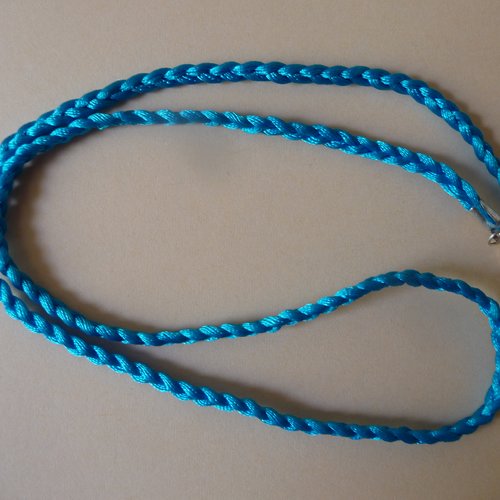 Tresse collier bleu turquoise, matière satinée, avec fermoir mousqueton argenté