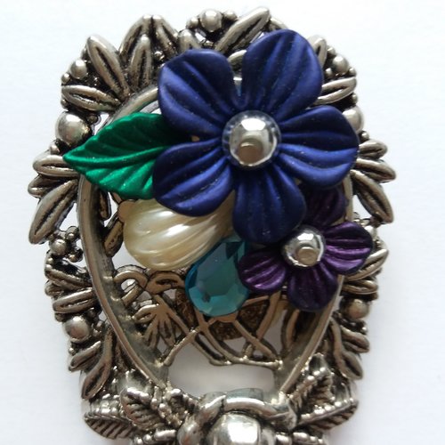 Broche fantaisie style "art nouveau"  plastique imitation métal argenté  décoré et fleurs violettes