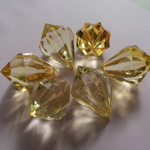 Gros cabochons jaunes, en plastique, troués, pour créations bijoux ou autres