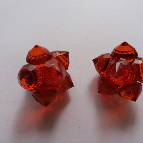 Boucles d'oreilles fantaisie, forme fleur, en perles plastique rouges