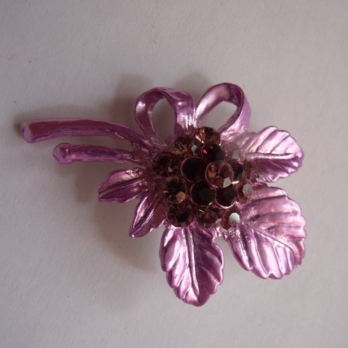 Broche fleur vintage, forme petite gerbe, en métal couleur rose/violine irisé, coeur petites perles colorées roses - rétro ou kitch