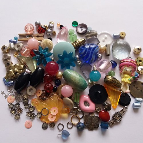 Mix créatif - mélange de perles, babioles, breloques, coupelles, boutons pour créations personnelles, mixed media