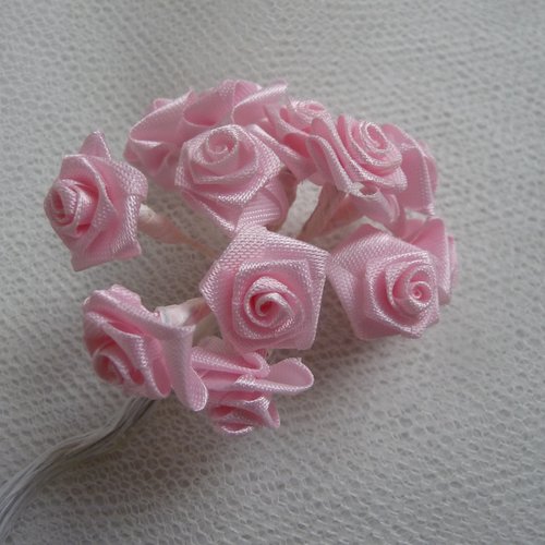Bouquet 12 petites roses en tissu satiné, couleur rose, sur tige rigide - mariage, décoration florale, scrap, loisirs créatifs