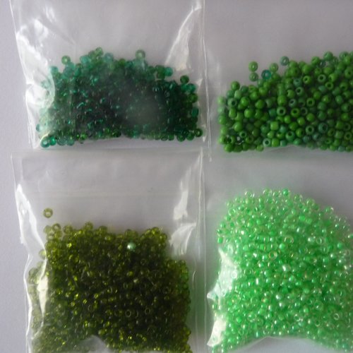 Perles de rocailles, 2 mm,  rondes tons verts (environ 40 g)