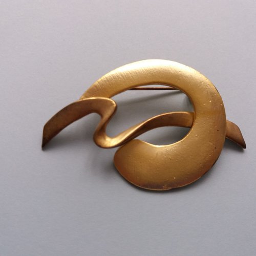 Broche fantaisie,  métal doré, forme arrondie