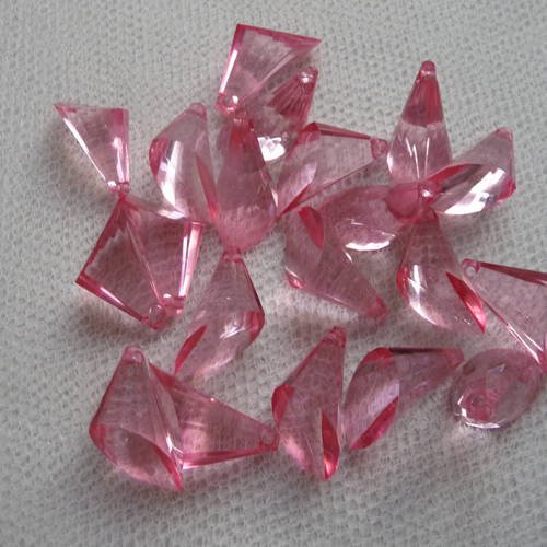 20 perles pampilles en plastique couleur rose clair 