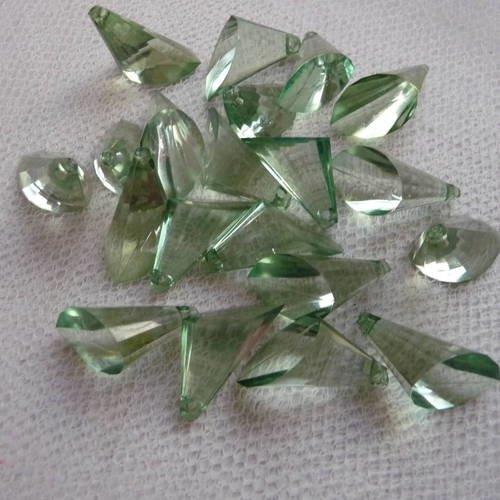 20 perles pampilles en plastique couleur verte