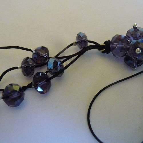 Bijou de sac en verre cristal mauve avec facettes