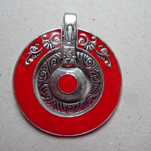 Joli pendentif ethnique circulaire en metal argente/expoxy- couleur rouge 