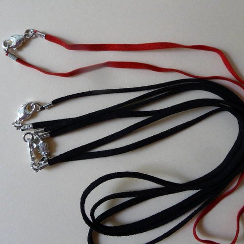 4 tours de cou imitation daim, couleurs noire et rouge 