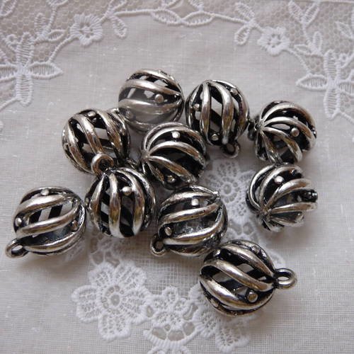10 perles fantaisie  ajourees en metal argente vieilli