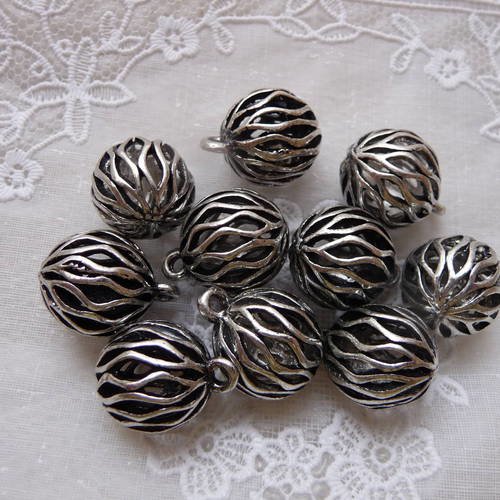 10 perles fantaisie rondes en metal ajoure, couleur   argent vieilli