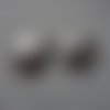2 fermoirs fantaisie, aspect martele, ronds,  en metal argente 