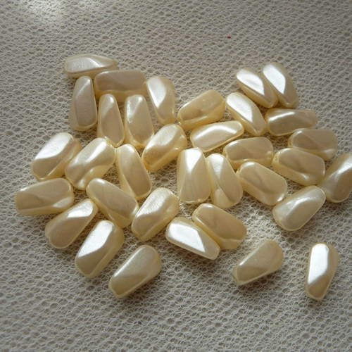 30 perles nacrees a facettes, couleur ivoire 