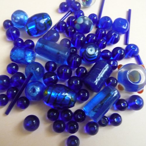 Perles bleues - bel asssortiment de  perles en verre couleur bleue