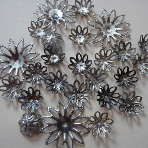Apprets : emsemble coupelles calottes en metal argente - forme fleur